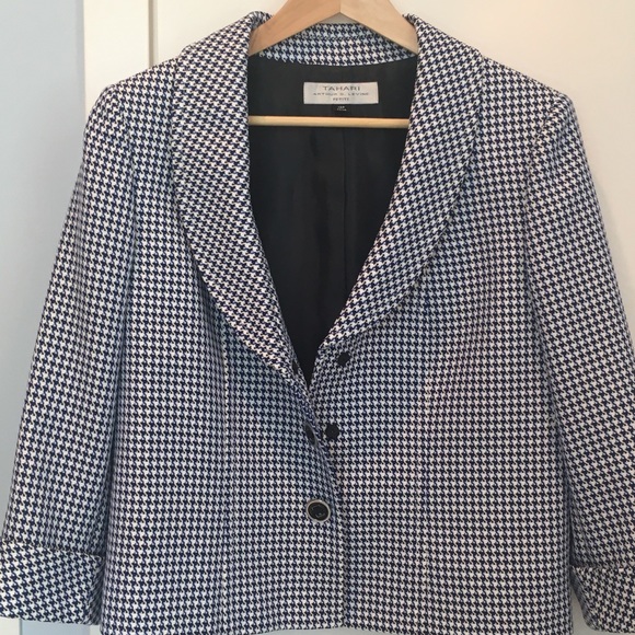 Tahari blue and white houndstooth 12P blazer - Picture 3 of 4